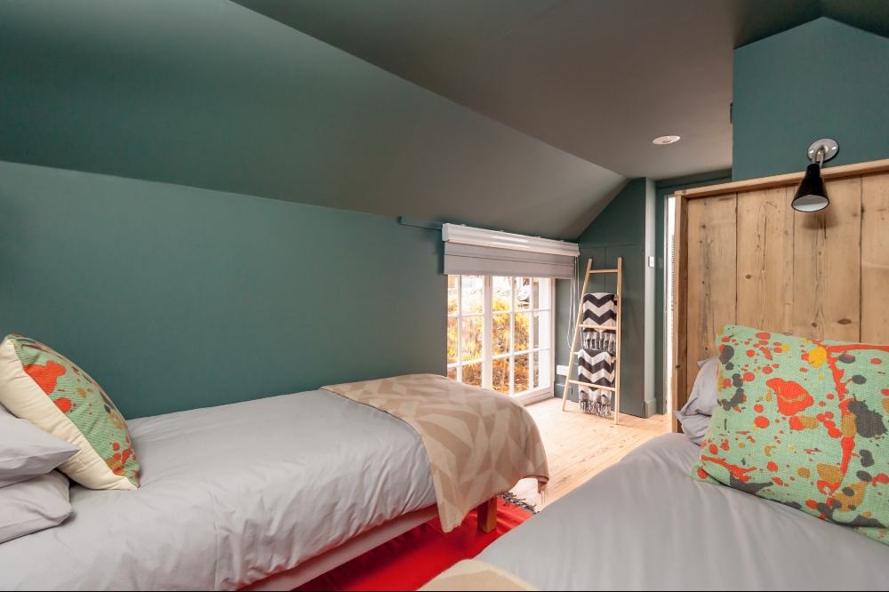 Bedroom in Inchyra Blue by Farrow & Ball